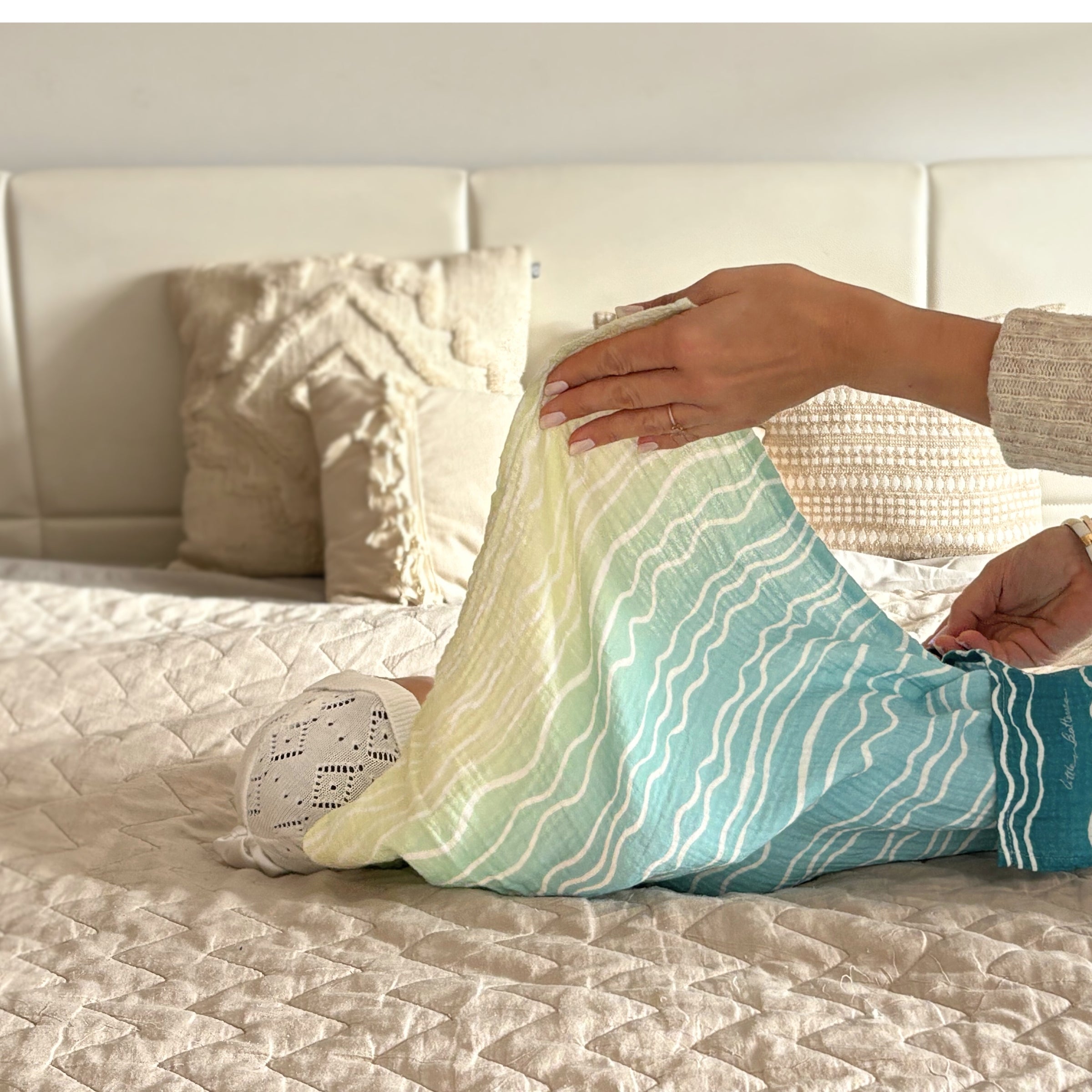 Cotton Indie Swaddle Blanket & Throw - Brisa do Mar