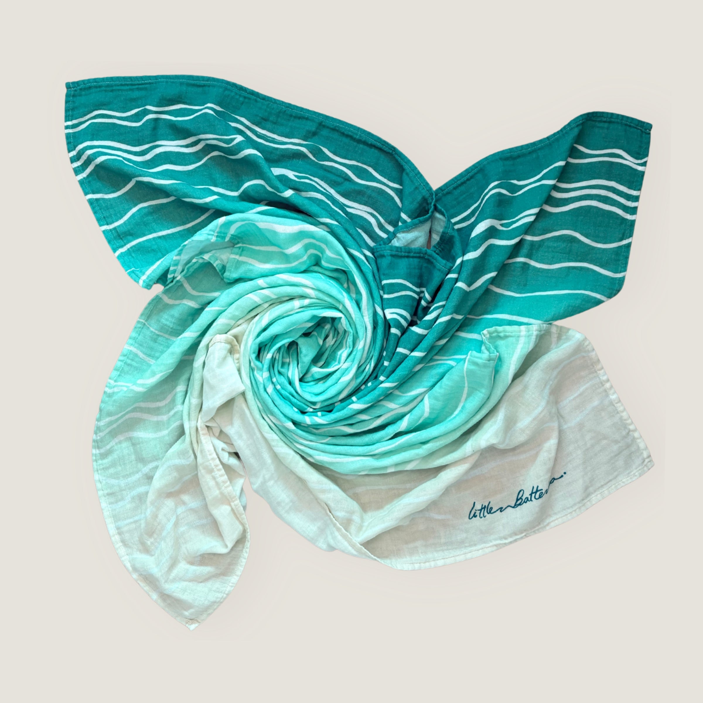 The Small Square — Brisa do Mar, a versatile beach companion